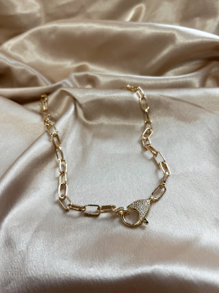 Lila Clasp Necklace